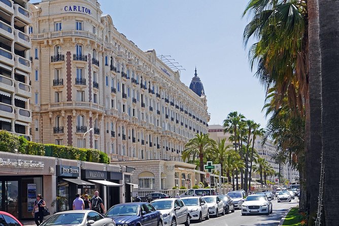 Antibes, Cannes, 3 medieval villages in the hinterland Private Tour - Antibes ramparts and the Provencal market on Cap dAntibes
