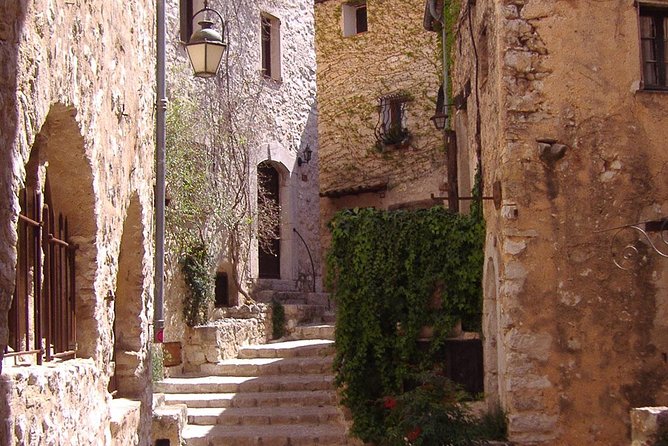Countryside Tour - Stop 1 in Grasse: the perfume museum visit that sets the tone
