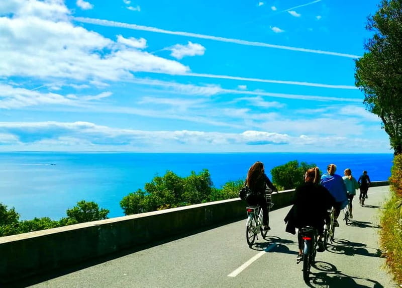 Ebike seaside by Nice: Fantastic Villefranche's Bay & Hill - Villefranche-sur-Mer old town on foot, with fortress walls