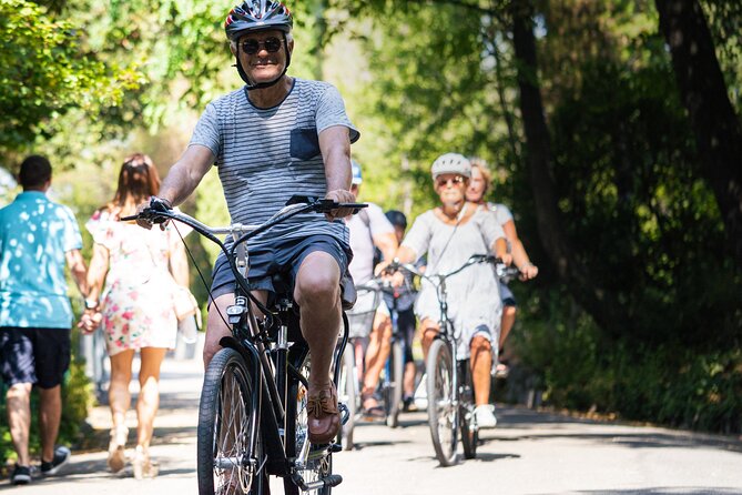 Electric bike rental in Nice - Antibes direction and cape scenery