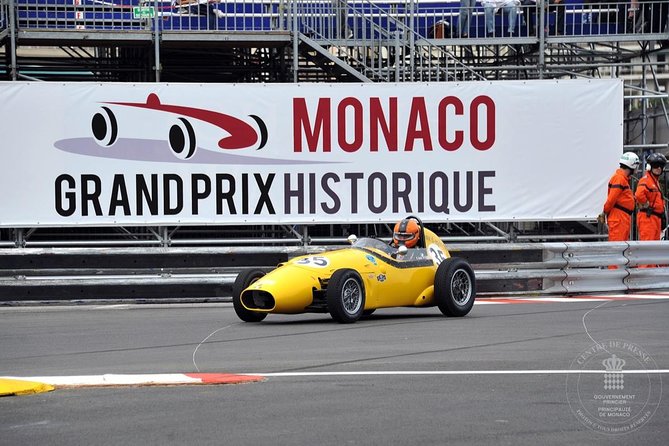 Excursion partagée Eze, Monaco & Monte Carlo from Nice - Drive past the Formula 1 circuit, then Monte Carlo’s casino area photos
