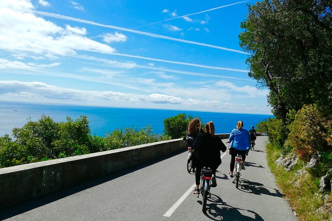 Fantastic Villefranche's Bay & Cape - E-Bike Tour from Nice - Bicicletta start: helmets, training, and pacing for real hills