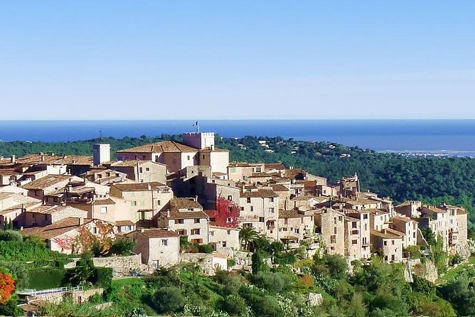 Flavors and Tastes of Provence - private and Guided Tour - What the day feels like, from minibus narration to village walking