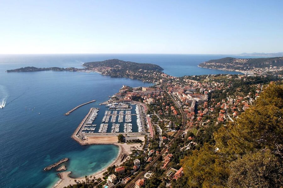 French Riviera: Private Driver Guide Tailor-Made Tour - Cannes highlights: film festival glamour, designer streets, and sandy edges