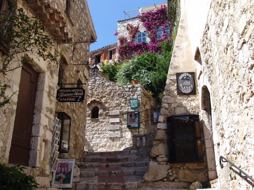 From Nice: Day Trip to Monte Carlo and Monaco Coast - Guide quality: what to expect from the human part