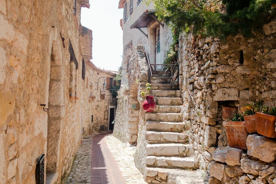 From Nice: Eze, Monaco, and Monte Carlo Half-Day Trip - Van comfort, live commentary, and the guide factor