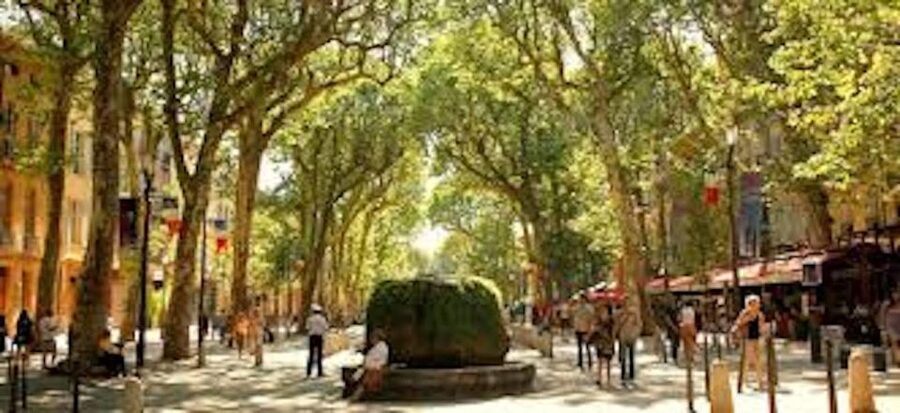 From Nice: Full-Day Provence and Lavender Tour - Moustiers-Sainte-Marie: Fountains, Ramparts, and Easy Village Magic
