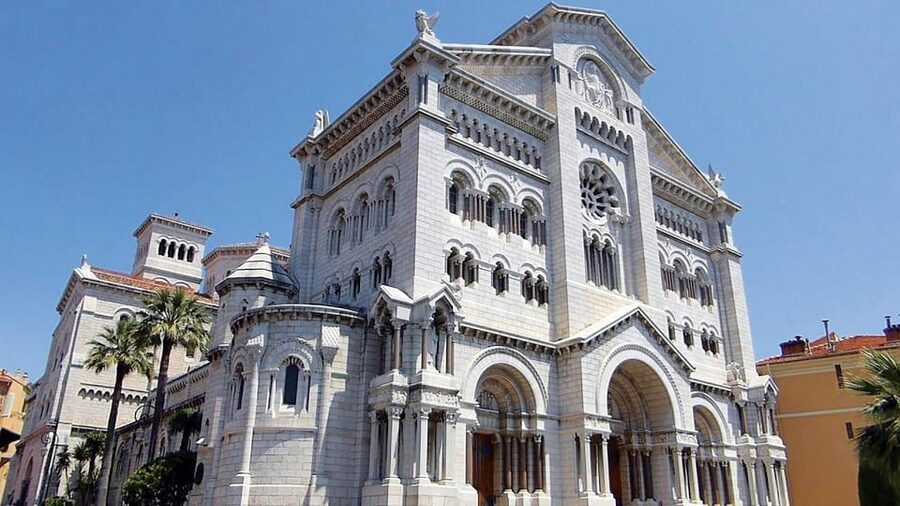 From Nice: half-day to Monaco, Monte-Carlo and Eze - Eze in one hour: medieval lanes plus a free Fragonard stop