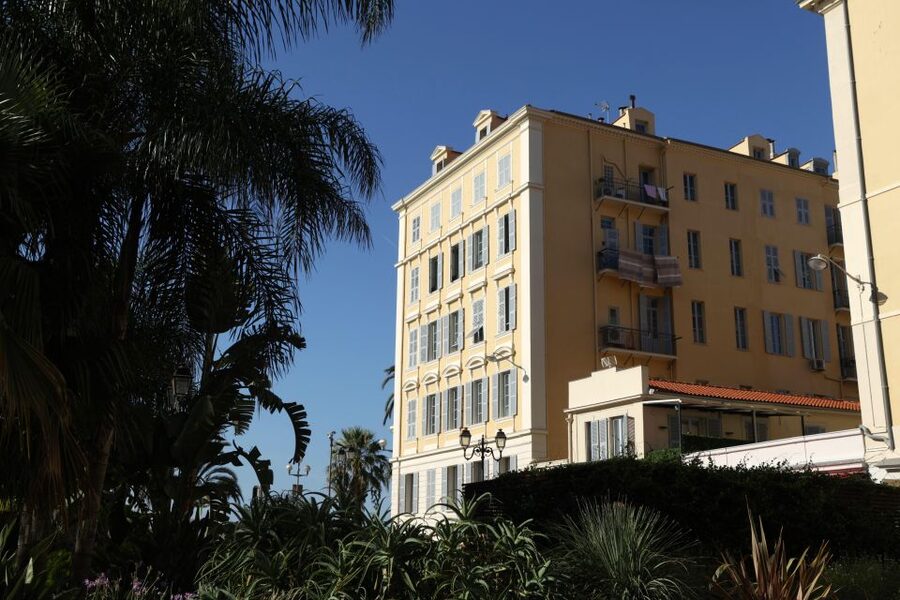 From Nice: Walking & driving tour of Nice - Promenade des Anglais plus port viewpoints from a minibus