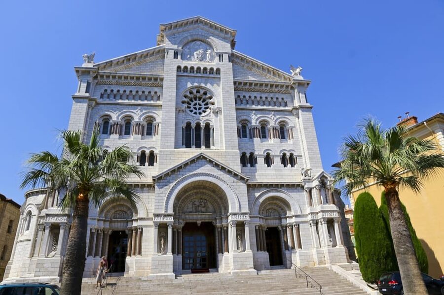 Half Day Trip from Nice to Monaco MC with Guided Walk - Climbing to the Rock of Monaco: Prince Palace views that land