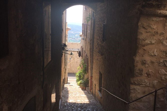 Half-Day Wine Tasting and Saint Paul de Vence Tour from Nice - Language, Group Size, and the Human Factor