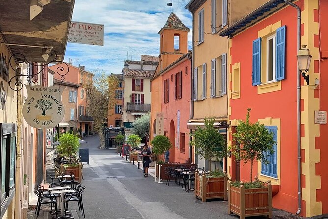 Local art and crafts in the Provence Countryside Villages - What makes this Provence craft tour worth your time