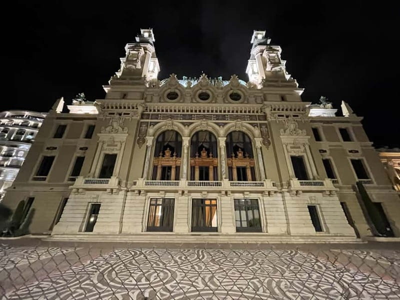 Monaco by night: Amazing private Night Tour - Monaco-Ville: the Prince’s Palace and St. Nicholas Cathedral glowing