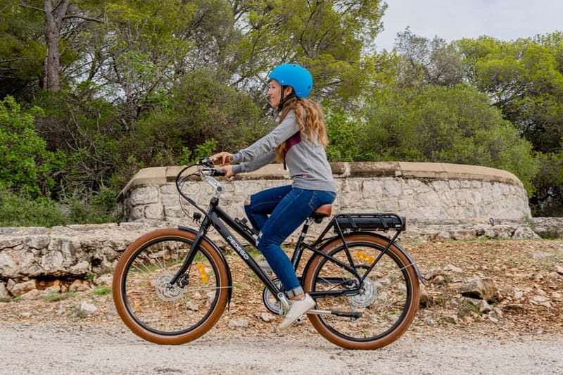 Nice: Bike or E-Bike Rental - Safety and comfort, especially on narrow streets