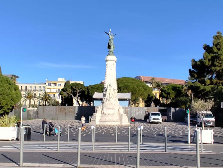 Nice: Family city tour by bicycle Electric cab (4 comfort seats) - Cours Saleya and the flower market: color, smells, and landmark stacking