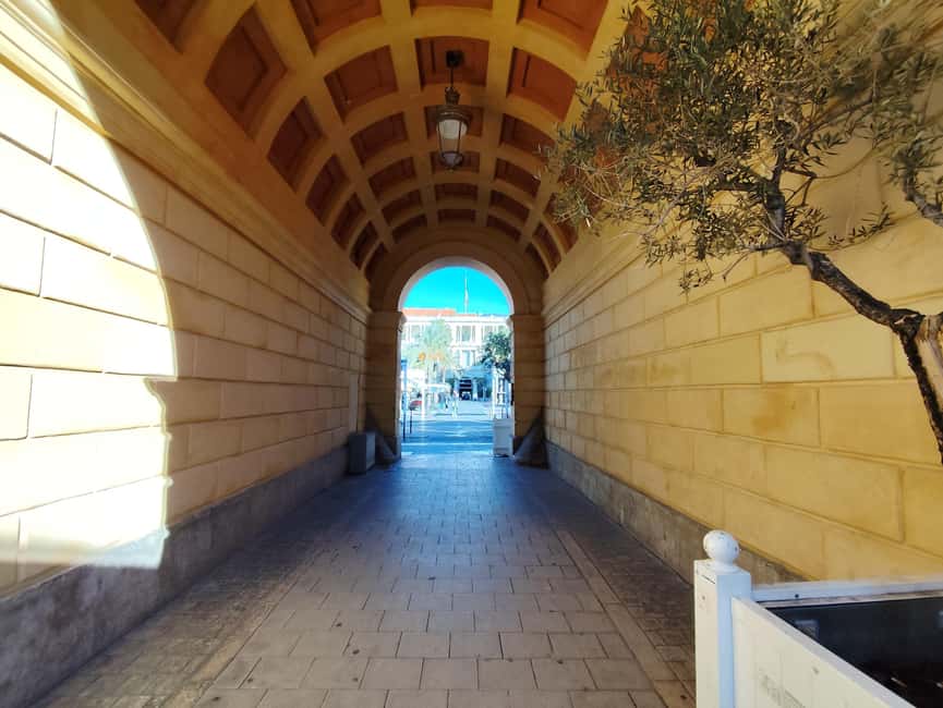 Nice: Family city tour by bicycle Electric cab (4 comfort seats) - Negresco photo opportunity and the Promenade des Anglais finish