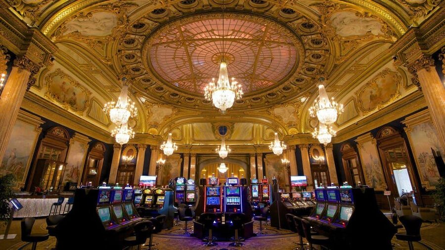Nice: Formula 1 Track, Monaco, and Monte-Carlo Night Tour - Getting your bearings in Nice: Old Town and Cimiez at night