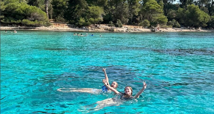 Nice: Lerins Islands Boat Tour with Snorkeling - Baie des Milliardaires from the water, villa views you cannot replicate