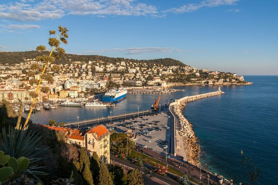Nice: Old Town Treasures and Castle Hill Walking Tour - Palais de Justice and Cathédrale Sainte-Réparate, with photo stops that teach you how to look