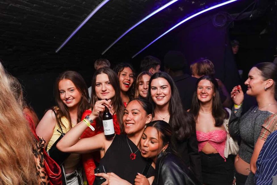 Nice: Orange Bar Crawl with 5 Free Shots & VIP Club Entry - The 5 Party Stops and the VIP Nightclub Finale