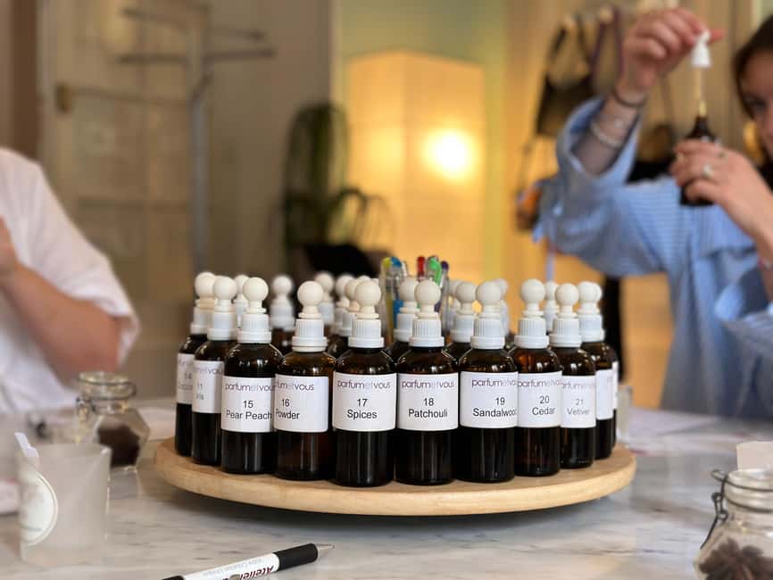 Nice: Perfume Creation Workshop - The two-hour flow: presentation, smelling, and blending