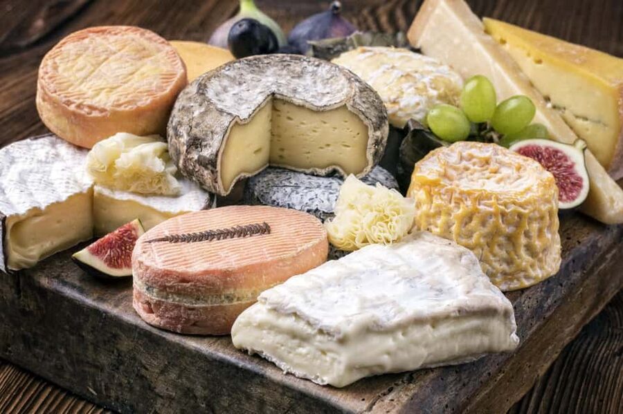 Nice: Tasting of 5 Niçoise and Italian cheeses in a local setting - Finding La pêche à la vigne on Rue Cassini, and What the Doorway Promises