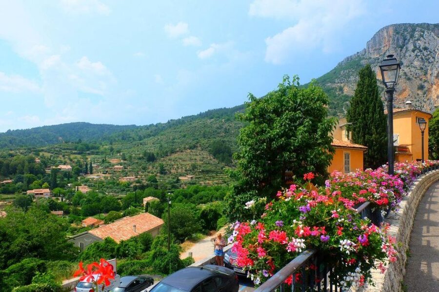 Nice: The Gorges du Verdon and Ste Croix Lake Full-Day Tour - Moustiers-Sainte-Marie: faience craft, amphitheater views, and lake-and-lavender energy