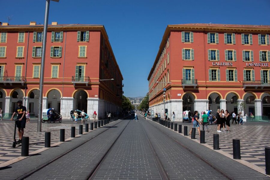 Nice: Tour with Private Guide - Baie des Anges finale: cafe time and smart next steps