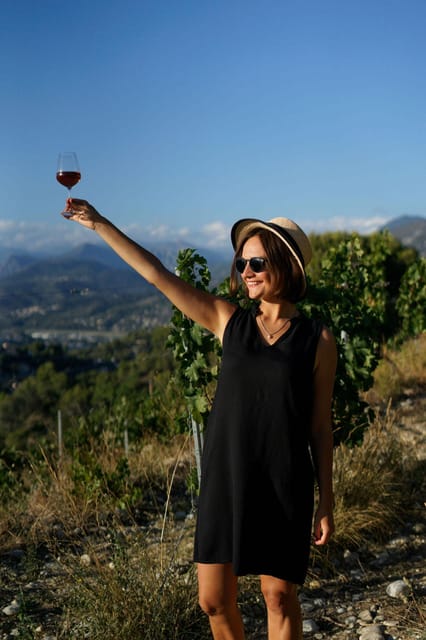 Nice: Vineyard Tour with Wine Tasting - Wine tasting under the chapel: what you try and how to taste smarter