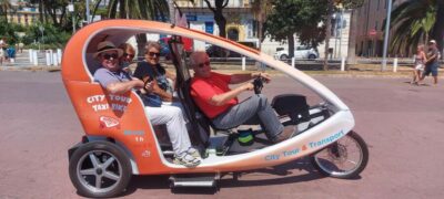 Visite privé 1H en Vélotaxi avec un guide local.