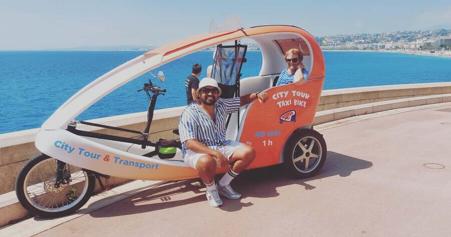 Nice : Visite privé 1H en Vélotaxi avec un guide local. - Comfort, tech, and multilingual support on board