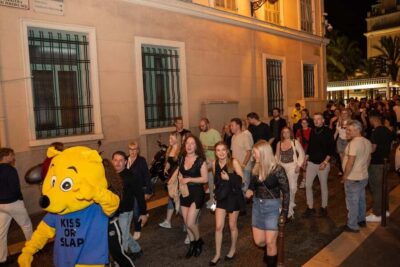 Yellow Pub Crawl – Social Bars, Games & Meet People