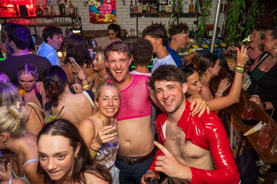Nice : Yellow Pub Crawl - Social Bars, Games & Meet People - Who Should Book Yellow Pub Crawl in Nice