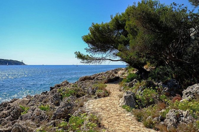 Picturesque walk from Nice to Villefranche sur Mer with pic-nic and swim - Swim recommendations built into the walk, so you can actually use the coastline