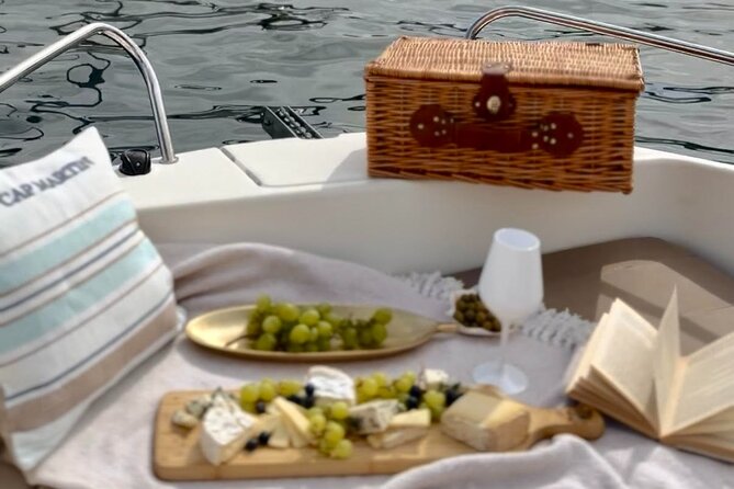 Private Boat Tour Nice to Monaco - Stop 2: Villefranche-sur-Mer, the bay that movies and music loved (30 minutes, ticket free)