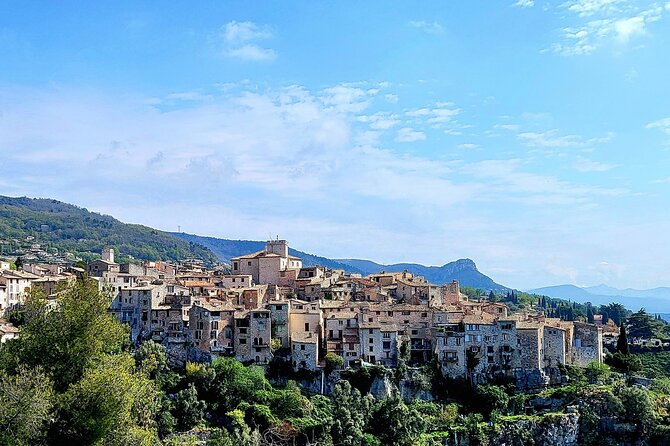 Private discovery of the hinterland of the Côte d'Azur - Gourdon’s 760 m View: Where Lunch Feels Worth It