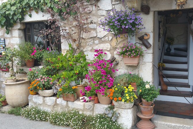 Private Full-day French Riviera and Hilltop Villages Tour - Gourdon fortress village: Place Victoria with 80 km of views