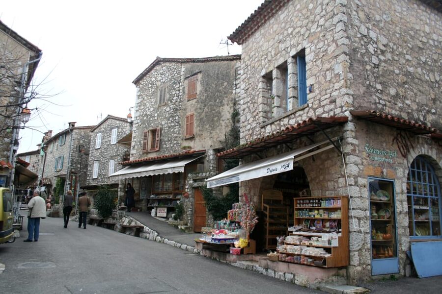 Private Half-Day Tour of the French Riviera in a Vintage Car - How Philippe’s style makes this tour feel personal