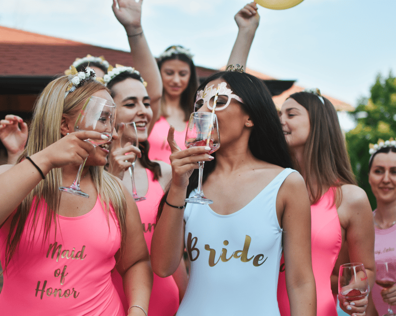 Private Pub / Bar Crawl Group Size 6-20 people - The 4.5-hour route: 4 to 5 bars plus a nightclub finish