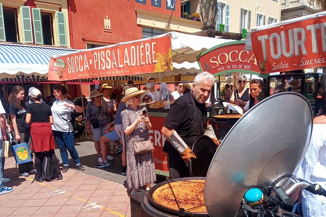 Private tour of Nice with tasting of traditional dishes - The traditional picnic tasting, plus your first petanque lesson