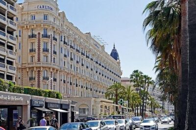 Private Transfer: Nice Airport NCE to Cannes in Luxury Van
