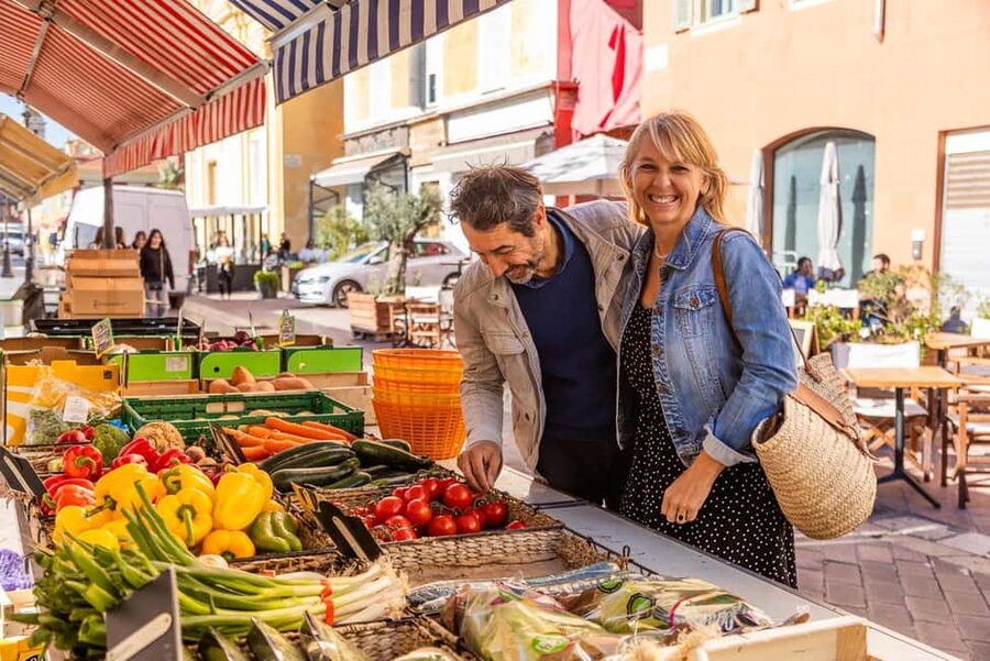 Professional Photoshoot in Nice - Cours Saleya: the starting point in the heart of Nice