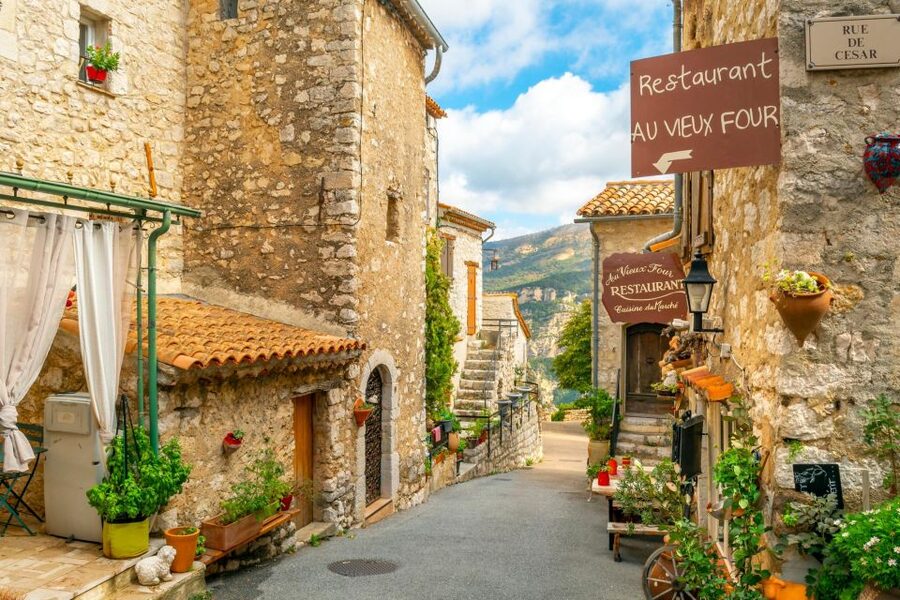 Provence Countryside & Medieval Villages Day Trip - Guide Style, Languages, and What to Expect From the Human Part