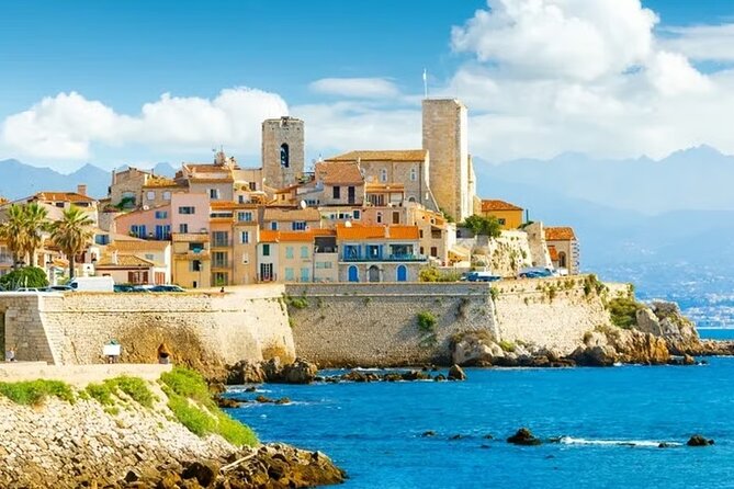 Saint Paul de Vence, Antibes, Cannes tour in a Renault E-Tech - Riding out of Nice in a Renault E-Tech