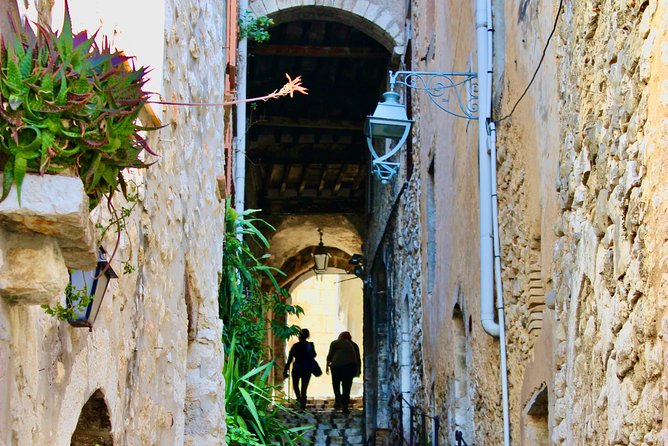 Sightseeing tour from Nice to Saint-Paul-de-Vence and Provence - Gourdon, crystal identity and views that reach toward the sea