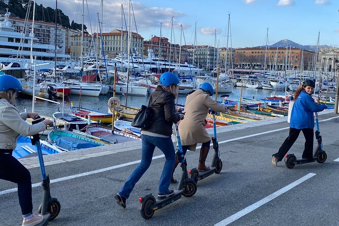 The essentials of Nice by electric scooter 1H30 - Statue of Liberty in Nice, a Bartholdi training clue