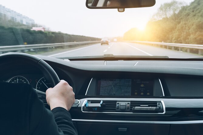 Transfer: Nice City Center to Côte d'Azur Airport(NCE) - Pricing Value: Flat Fare, Small Group Size, Clear Luggage