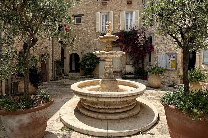 Villages Médiévaux,Grasse, Gourdon, Tourrettes sur Loup, St Paul - How the day runs: pickup, small-group pacing, and mountain road reality