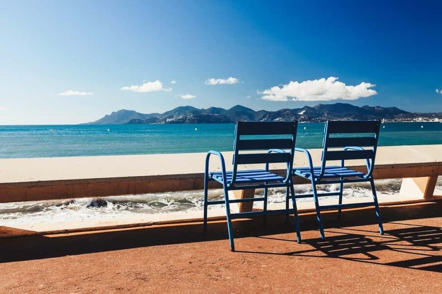 Visit Saint Paul de Vence, Antibes, and Cannes: 7-Hour Tour - Antibes to Cap d’Antibes: Markets, ramparts, and sea views