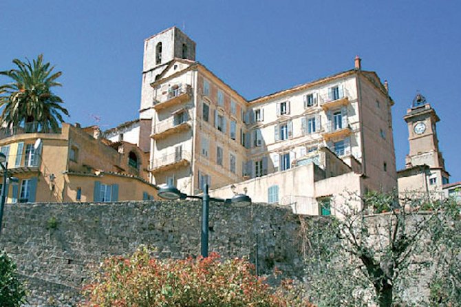 West Coast and Countryside shared & Guided tour from Nice - The comfort factor: small group, air-conditioned minibus, real-time guide
